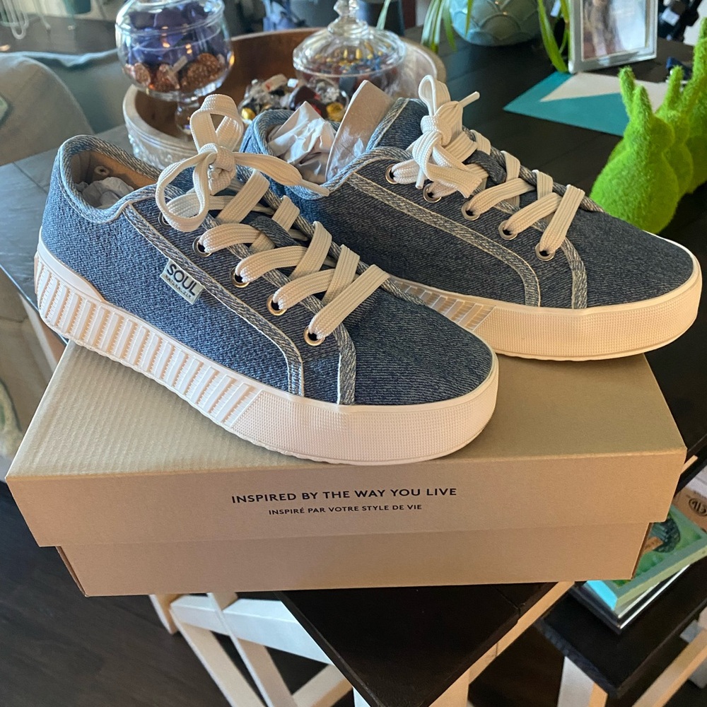 Soul by Naturalizer Iliana blue denim sneakers. Size 7 1/2 Wide